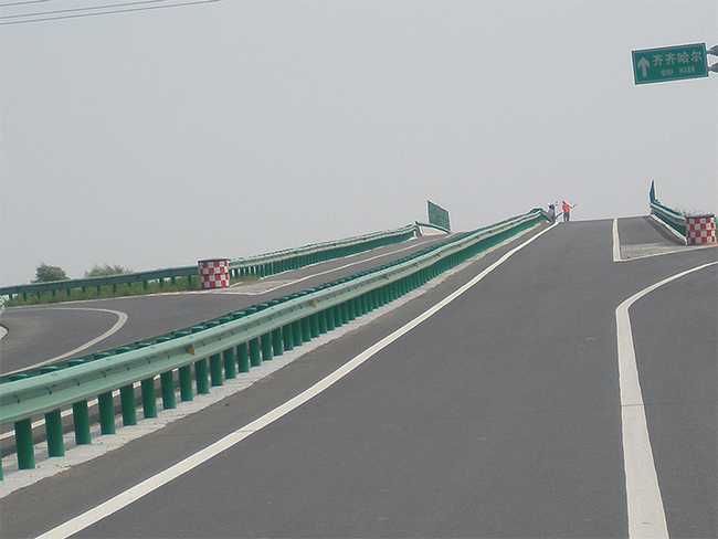 牡丹江高速公路护栏的材质与规格